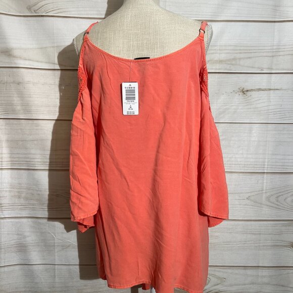 Torrid Coral Challis Cold-Shoulder Top – Size 3 (22/24) – NWT - Picture 4 of 9